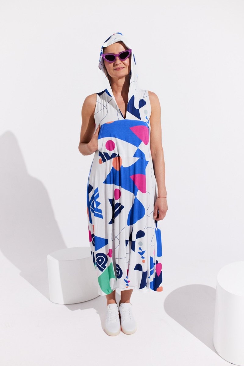 Vestido blanco con capucha
