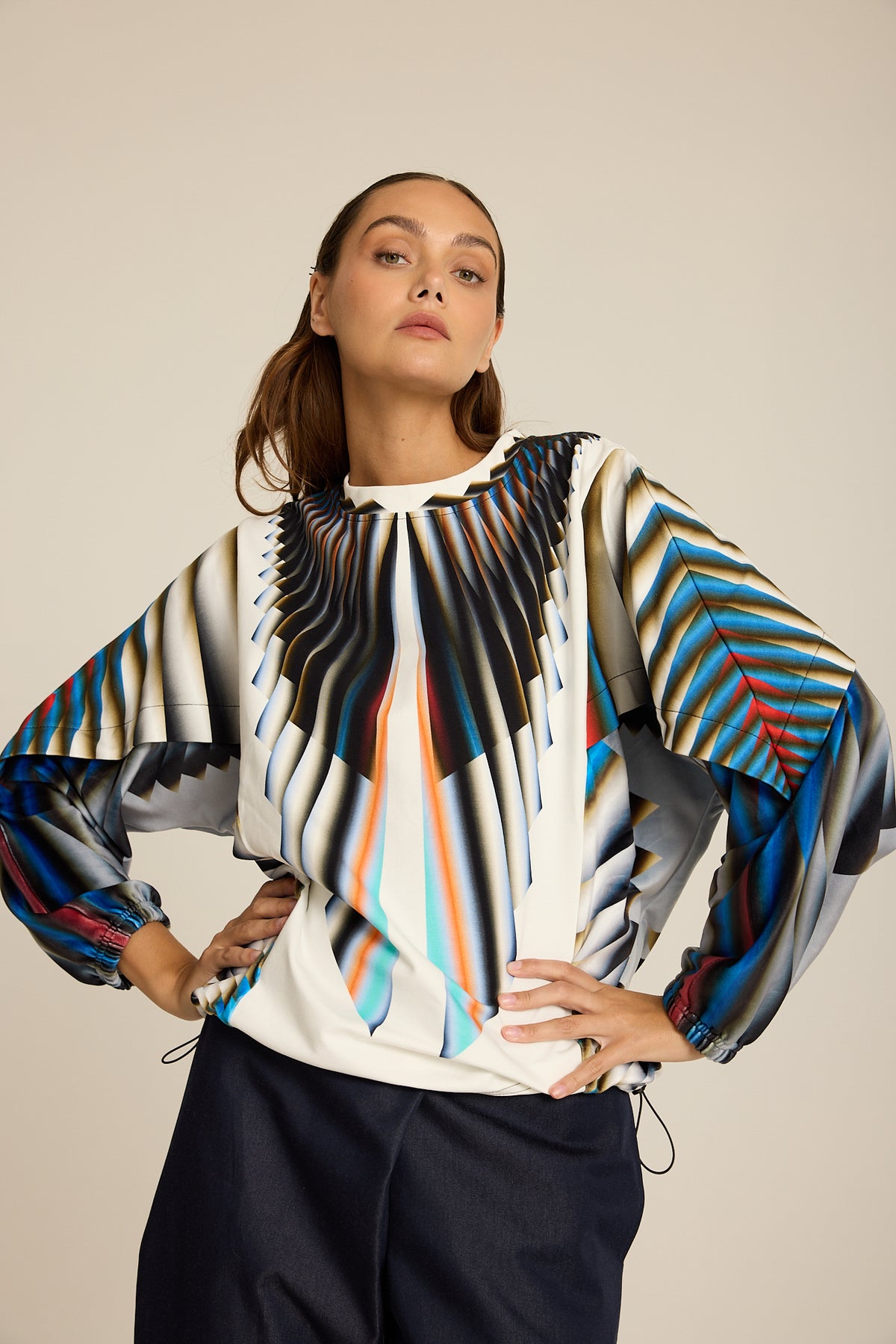 Bluza Meteor White S.E. COLORAT – autorski print Meteor, zdjęcie 5