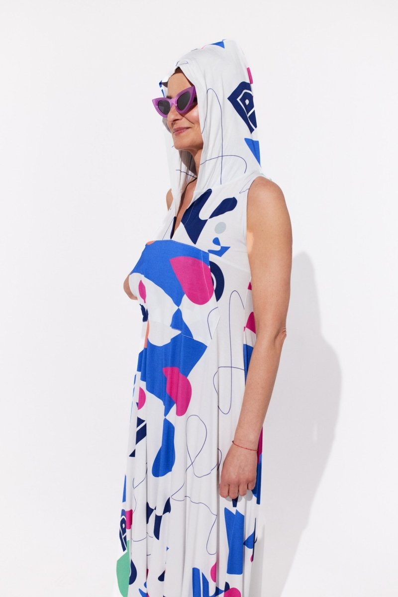 Robe blanche à capuche